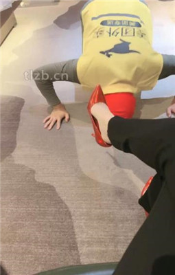 图片[14]_【安安】舔臭脚/红高跟踩踏喂食_HD绳艺资源