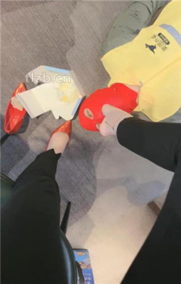 图片[18]_【安安】舔臭脚/红高跟踩踏喂食_HD绳艺资源