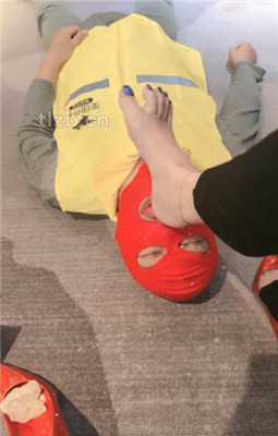 图片[20]_【安安】舔臭脚/红高跟踩踏喂食_HD绳艺资源