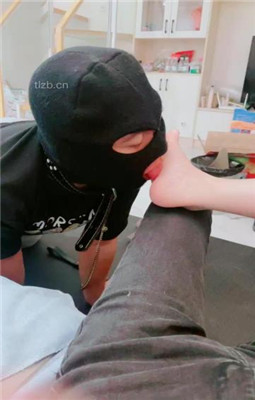 图片[14]_【利娜】长靴裸足踩狗头-伺候主人沐足_HD绳艺资源