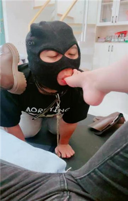 图片[18]_【利娜】长靴裸足踩狗头-伺候主人沐足_HD绳艺资源