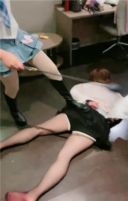 【赵奈奈】长靴S暴打偷原味的贱奴_HD绳艺资源