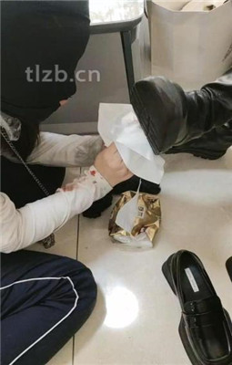 图片[13]_【爱可呀】双S玩学姐-清理鞋底/胶带封嘴/吹风机加热吸味_HD绳艺资源