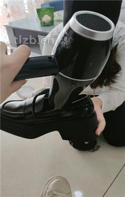 图片[17]_【爱可呀】双S玩学姐-清理鞋底/胶带封嘴/吹风机加热吸味_HD绳艺资源