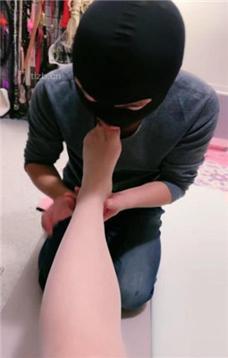 图片[13]_【北京嘟嘟】小白鞋棉袜踩地毯/插嘴_HD绳艺资源