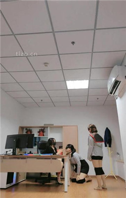 【妆主大大】办公室-母畜-高跟肉丝诱惑-耳光/脚插嘴-高跟踩_HD绳艺资源