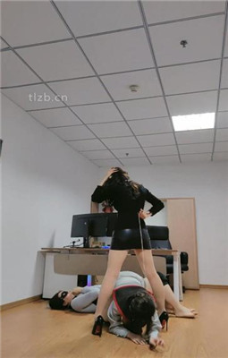 图片[19]_【妆主大大】办公室-母畜-高跟肉丝诱惑-耳光/脚插嘴-高跟踩_HD绳艺资源