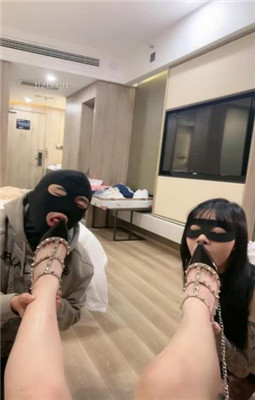 图片[8]_【反差楠熙】情侣奴-奴下奴-舔铆钉高跟裸足/踩狗舌/骑马_HD绳艺资源