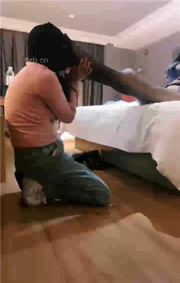 图片[10]_【绝美兔绳艺导师】高跟黑丝踩脚垫/长靴跪拜【完整版】_HD绳艺资源