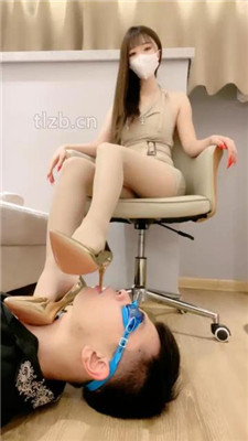 图片[11]_【浅夏大大】漂亮主播S-丝袜高跟-白鞋棉袜踩脚垫_HD绳艺资源