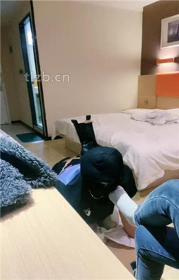 图片[4]_【绝美兔绳艺导师】臭脚插嘴/气味控制/踩踏_HD绳艺资源