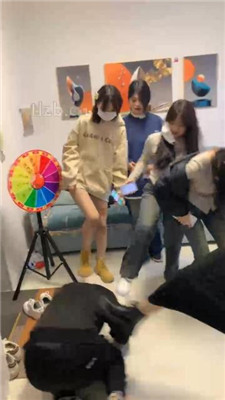 图片[2]_【精神小妹】幸运大转盘-群殴-踢踹踩跺/耳光坐头_HD绳艺资源