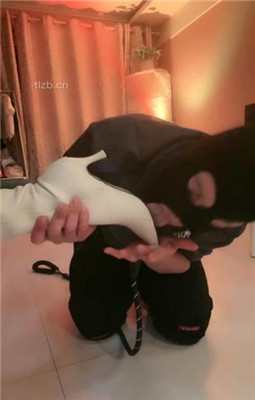 图片[9]_【傲雪】牛仔裤白靴棉袜-全体重踩踏踩脖_HD绳艺资源