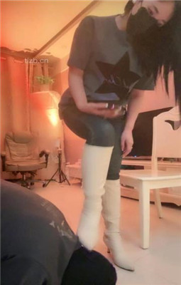 图片[12]_【傲雪】牛仔裤白靴棉袜-全体重踩踏踩脖_HD绳艺资源