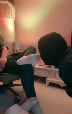 图片[17]_【傲雪】牛仔裤白靴棉袜-全体重踩踏踩脖_HD绳艺资源