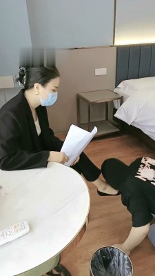 【朱迪】双S-职业装让狗下跪舔脚【双视角版】_HD绳艺资源