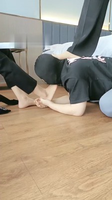 图片[5]_【朱迪】双S-职业装让狗下跪舔脚【双视角版】_HD绳艺资源