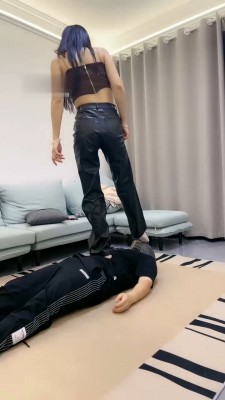 图片[6]_【cc.s】近距离白袜裸足闻舔/踩踏/训练_HD绳艺资源