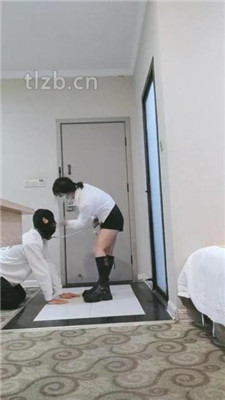 图片[2]_【酒精泡芙】闻舔靴子臭脚/狗链遛狗/碾压踩/sp_HD绳艺资源