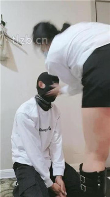 图片[3]_【酒精泡芙】闻舔靴子臭脚/狗链遛狗/碾压踩/sp_HD绳艺资源