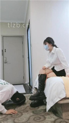 图片[4]_【酒精泡芙】闻舔靴子臭脚/狗链遛狗/碾压踩/sp_HD绳艺资源