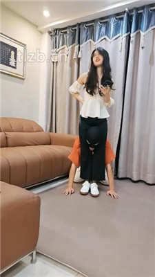 图片[4]_【嘉妮】小白鞋黑丝踩/胯下辱/舔臭脚/伺候沐足_HD绳艺资源