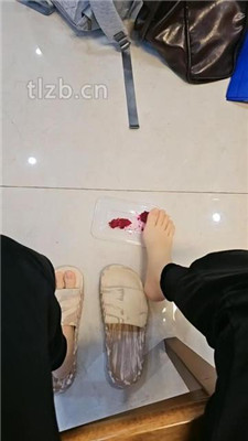 图片[16]_【嘉妮】小白鞋黑丝踩/胯下辱/舔臭脚/伺候沐足_HD绳艺资源