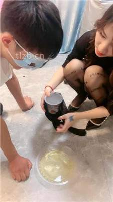 图片[17]_【木子大大】圣水嘴洗丝袜/高跟高跟跪舔/喂口水揪耳朵/骑马转胯_HD绳艺资源