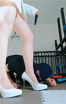 图片[2]_【媚娘】舔雪地靴鞋底/高跟肉丝脚踩【完整版】_HD绳艺资源