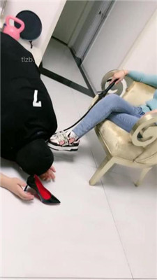 图片[4]_【蜜糖情侣】绿帽狗跪舔运动鞋白袜裸足_HD绳艺资源