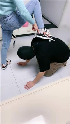 图片[11]_【蜜糖情侣】绿帽狗跪舔运动鞋白袜裸足_HD绳艺资源