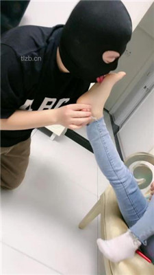 图片[17]_【蜜糖情侣】绿帽狗跪舔运动鞋白袜裸足_HD绳艺资源