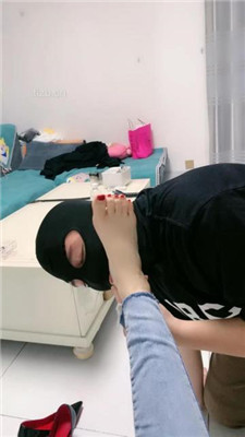 图片[18]_【蜜糖情侣】绿帽狗跪舔运动鞋白袜裸足_HD绳艺资源