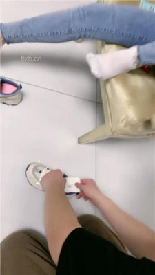 图片[20]_【蜜糖情侣】绿帽狗跪舔运动鞋白袜裸足_HD绳艺资源