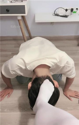 【清禾】学姐欺负抖M弟弟-吃口水骑马/舔白袜_HD绳艺资源