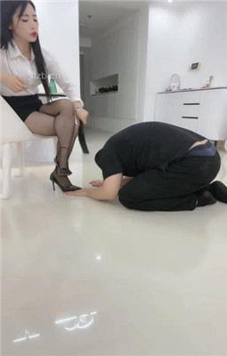 【冰夏S】近距离舔黑丝/插嘴/狗链遛狗/板子打狗_HD绳艺资源