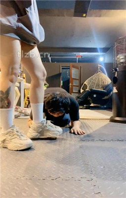 图片[11]_【冰诺】运动鞋白袜S-骑马爬行/踩狗爪_HD绳艺资源