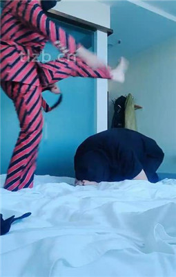 图片[15]_【伯爵】车站后车不忘玩狗_HD绳艺资源