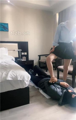 图片[11]_【孤傲女帝】长靴全体重踩踏_HD绳艺资源