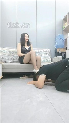 【古月安妮】素人小姐姐黑丝脏鞋脚下奴【双视角版】_HD绳艺资源