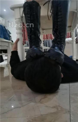 图片[12]_【文文文】桌底视角-脏鞋跪舔伺候主人-踩踏碾压【三视角版】_HD绳艺资源