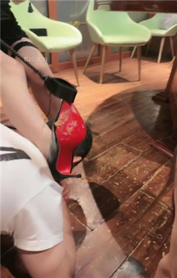 图片[5]_【一诺大小姐】情侣奴-奴下奴-桌底踩踏喂食/高跟踩虐_HD绳艺资源