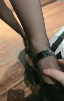 图片[12]_【一诺大小姐】情侣奴-奴下奴-桌底踩踏喂食/高跟踩虐_HD绳艺资源