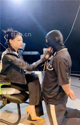 【冰诺】连环耳光狂抽/人肉脚垫_HD绳艺资源