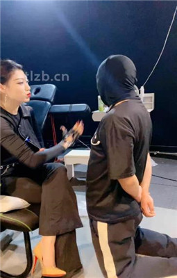 图片[8]_【冰诺】连环耳光狂抽/人肉脚垫_HD绳艺资源