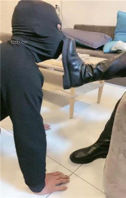 图片[2]_【赵奈奈】没钱交房租被虐-靴子碾脸/高难度挑战踢踹【完整版】_HD绳艺资源