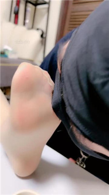 图片[12]_【茹雪】带闺蜜虐狗-跪舔高跟美腿/踩狗舌/丝袜塞嘴【完整版】_HD绳艺资源