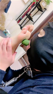 图片[15]_【茹雪】带闺蜜虐狗-跪舔高跟美腿/踩狗舌/丝袜塞嘴【完整版】_HD绳艺资源