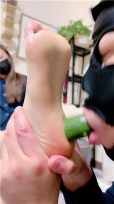 图片[16]_【茹雪】带闺蜜虐狗-跪舔高跟美腿/踩狗舌/丝袜塞嘴【完整版】_HD绳艺资源