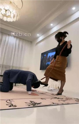 【辣姐】狗链遛狗/耳光/头顶短靴/玩狗舌_HD绳艺资源